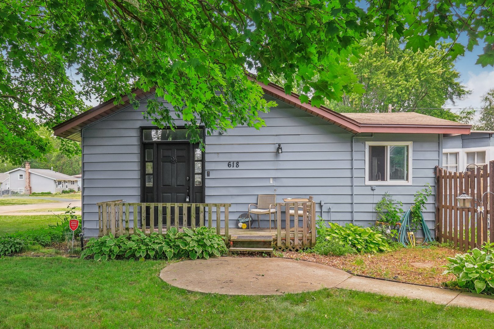 Property Photo:  618 Daisy Lane  IL 60073 