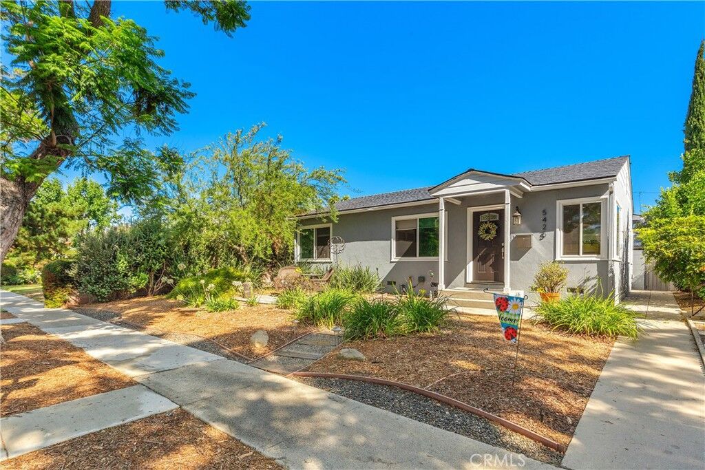 Property Photo:  5425 E Conant Street  CA 90808