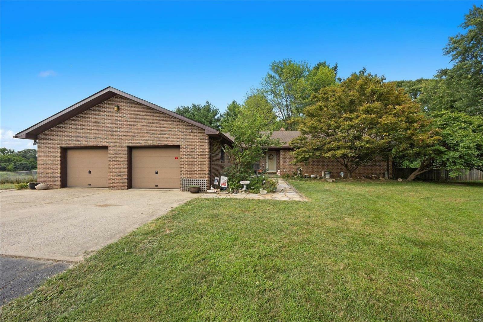 Property Photo:  7800 Myrtlewood Drive  IL 62223 