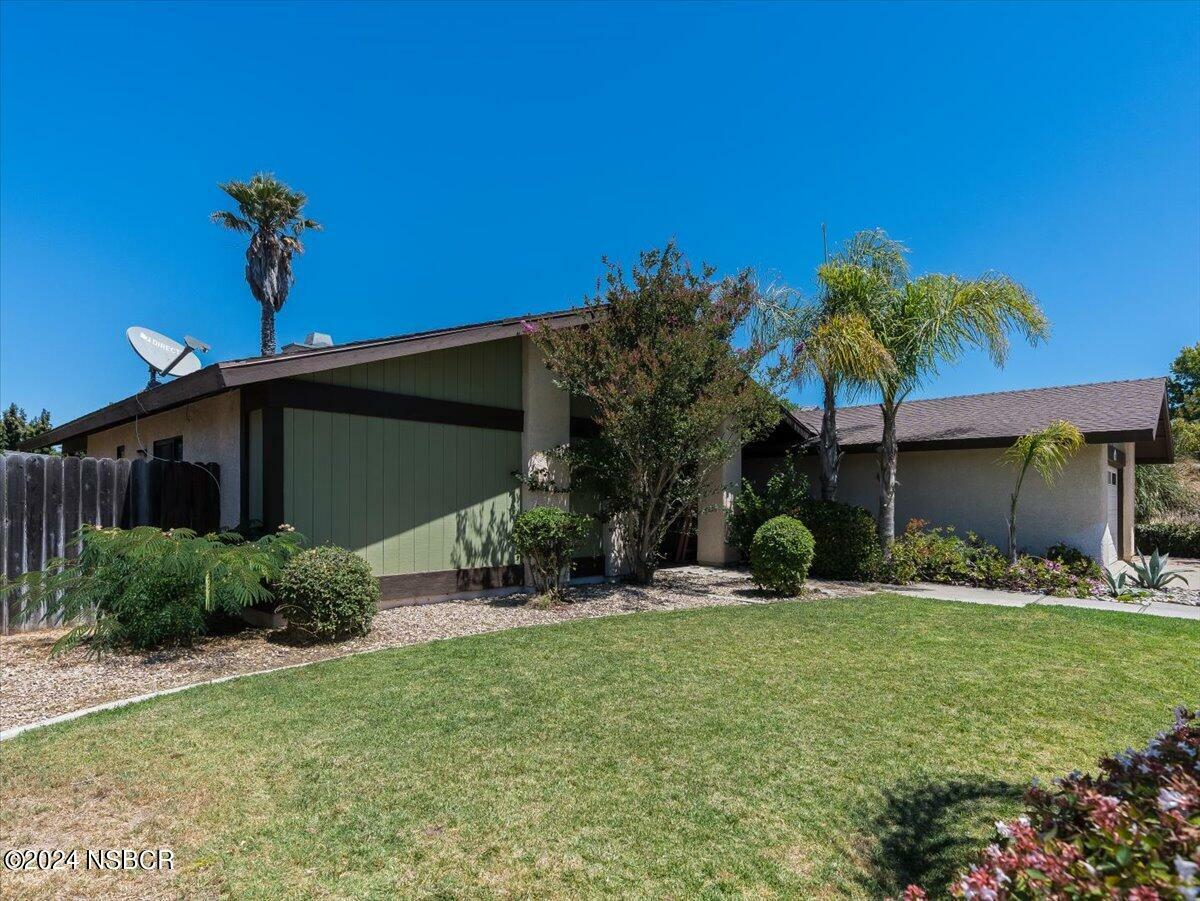 Property Photo:  1529 Tiffany Park Circle  CA 93455 