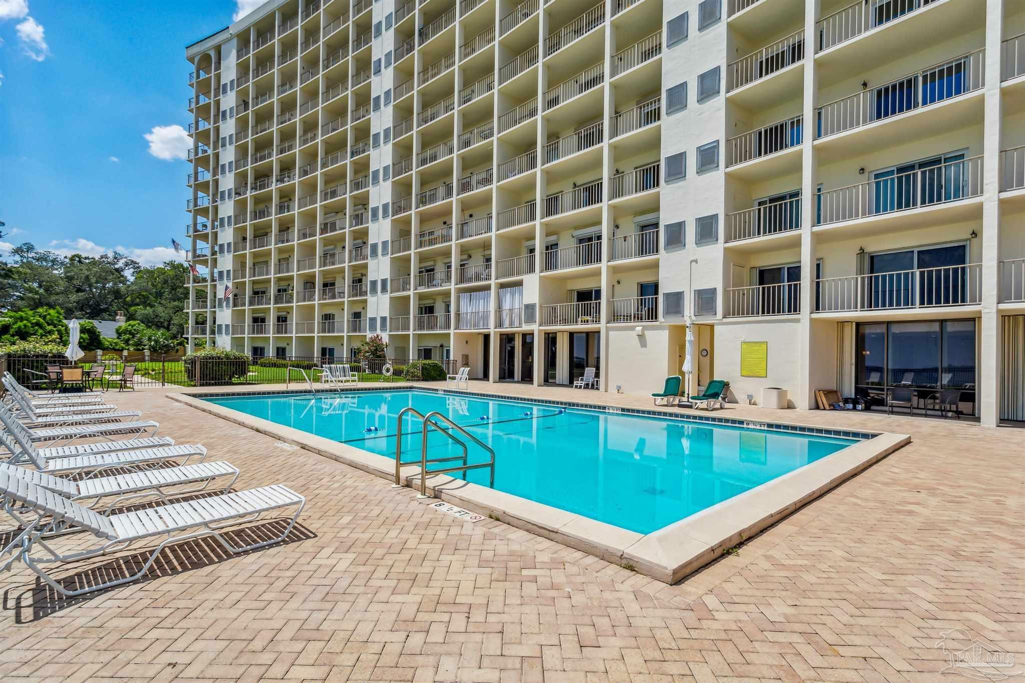 Property Photo:  615 Bayshore Dr 208  FL 32507 