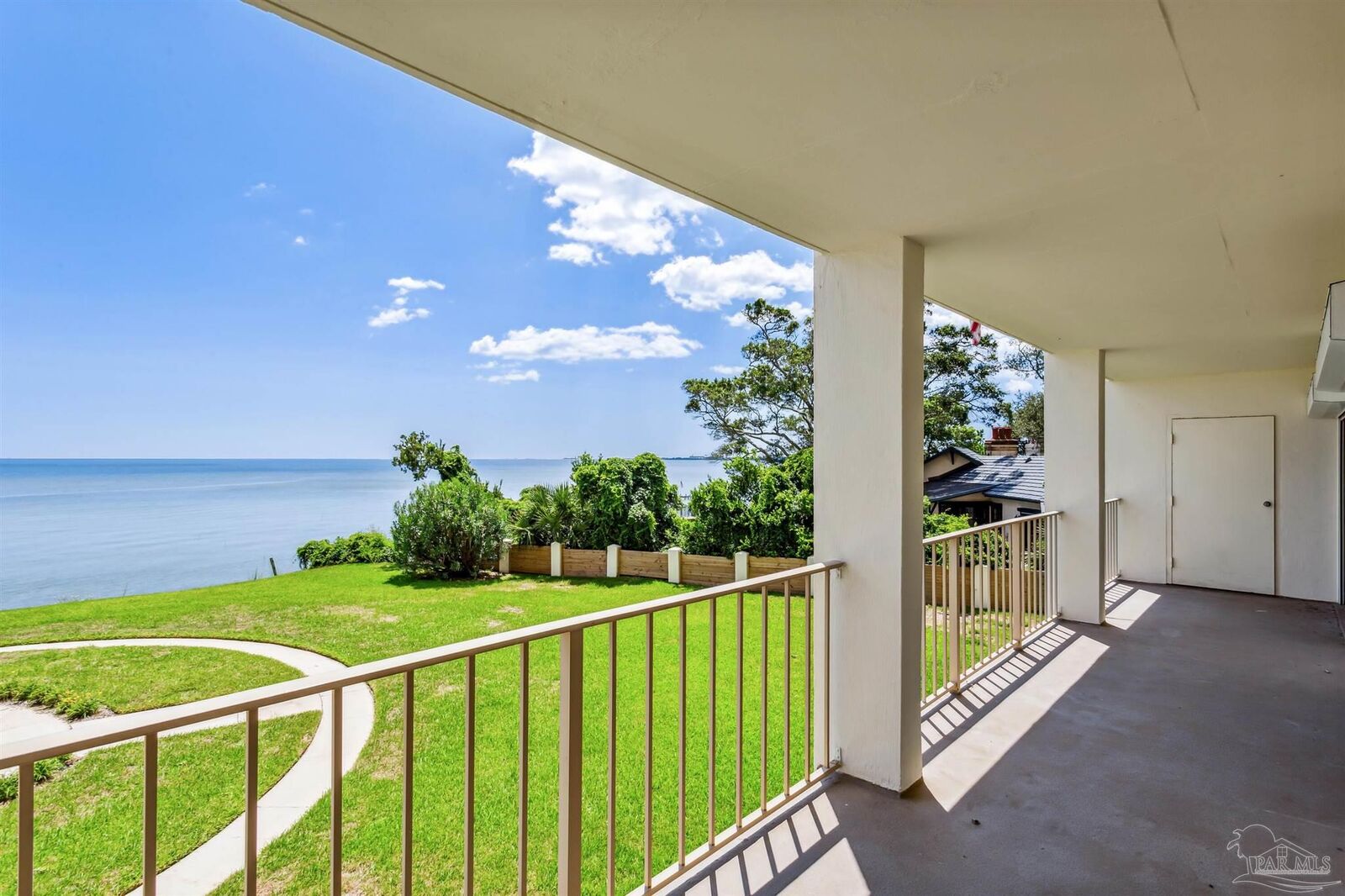 Property Photo: 615 Bayshore Dr 208 FL 32507
