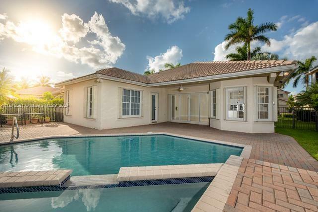 Property Photo:  1737 Harbor View Cir  FL 33327 