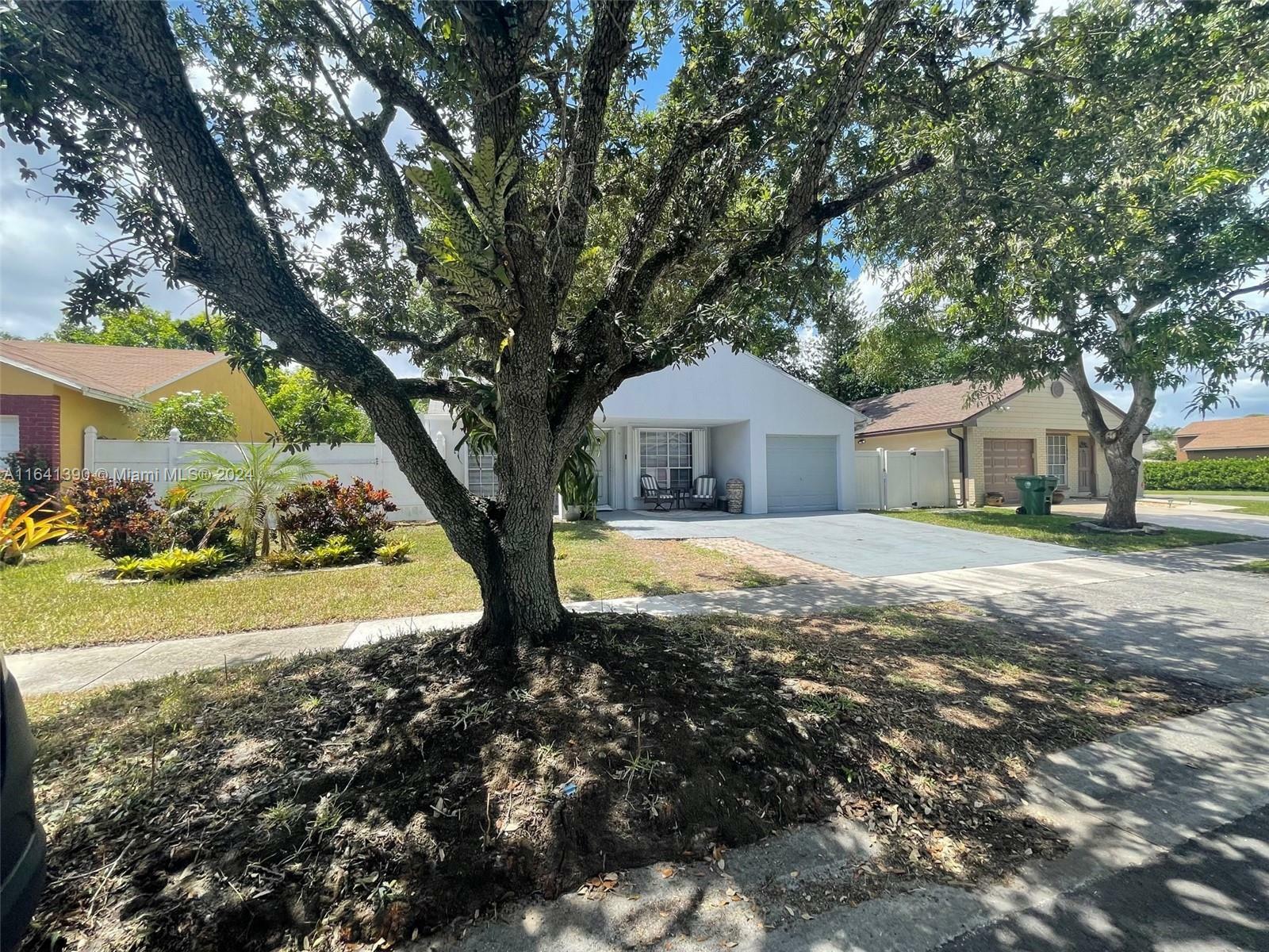 Property Photo:  1410 SW 85th Ter  FL 33025 