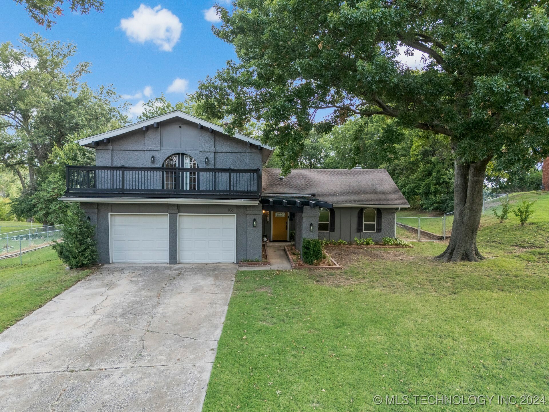 Property Photo:  106 E Norman Place  OK 74012 