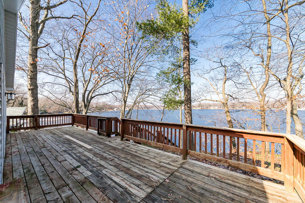 Property Photo:  32520 Cable Parkway  MI 49047 