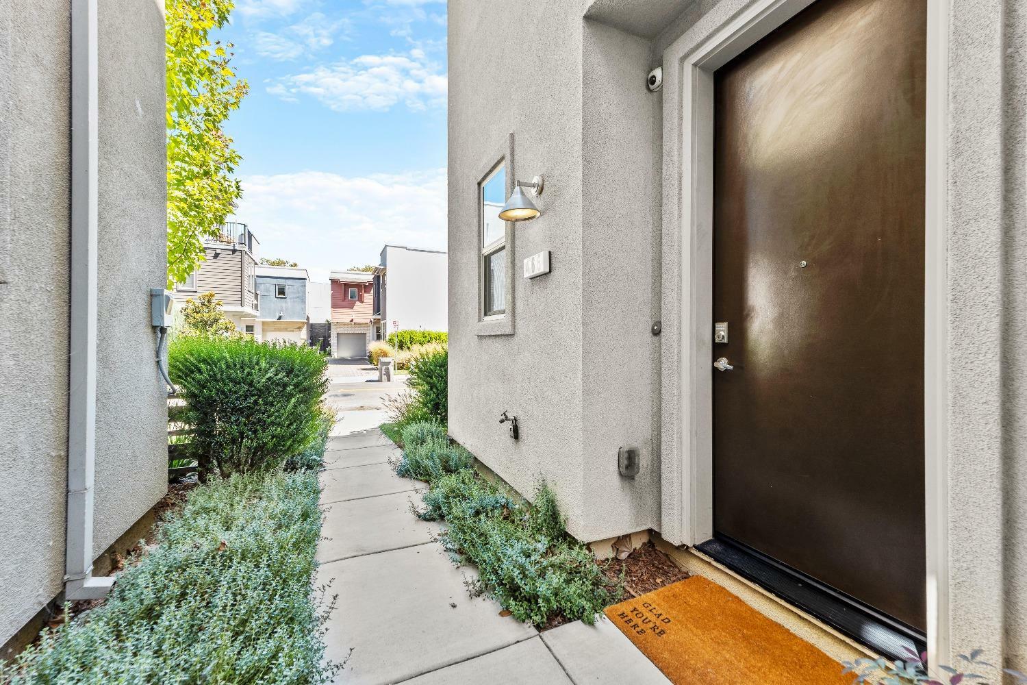 Property Photo:  466 Crate Avenue 8B  CA 95818 