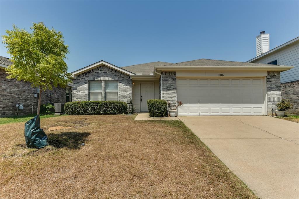 Property Photo:  1016 Silver Spur Lane  TX 76179 