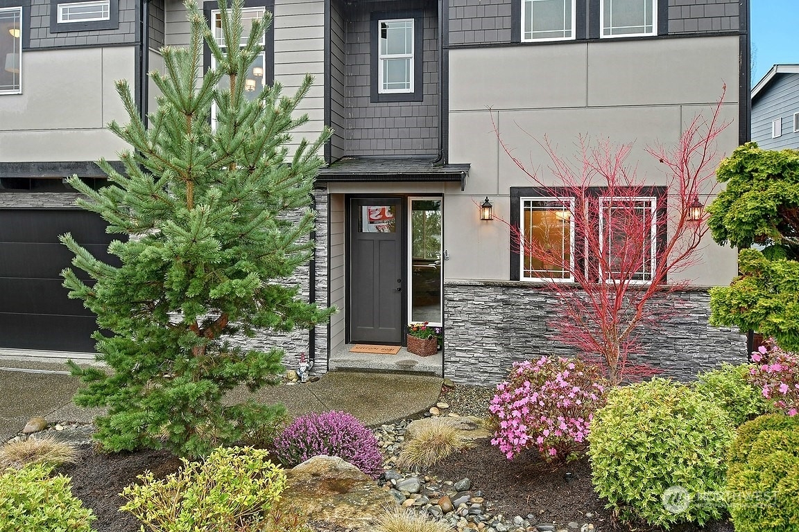 Property Photo:  6020 37th Place NE  WA 98270 