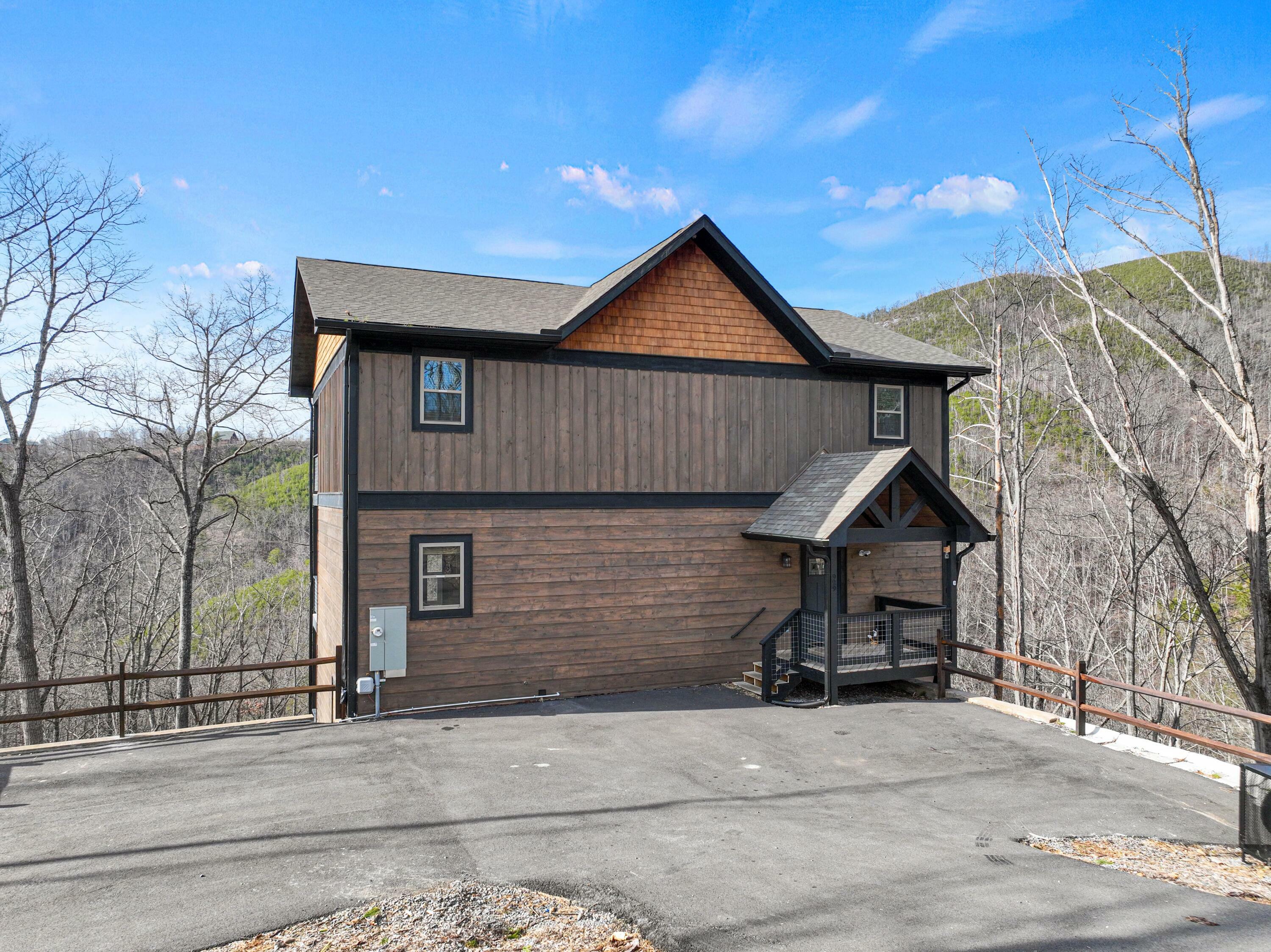 929 Pine Top Lane  Gatlinburg TN 37738 photo