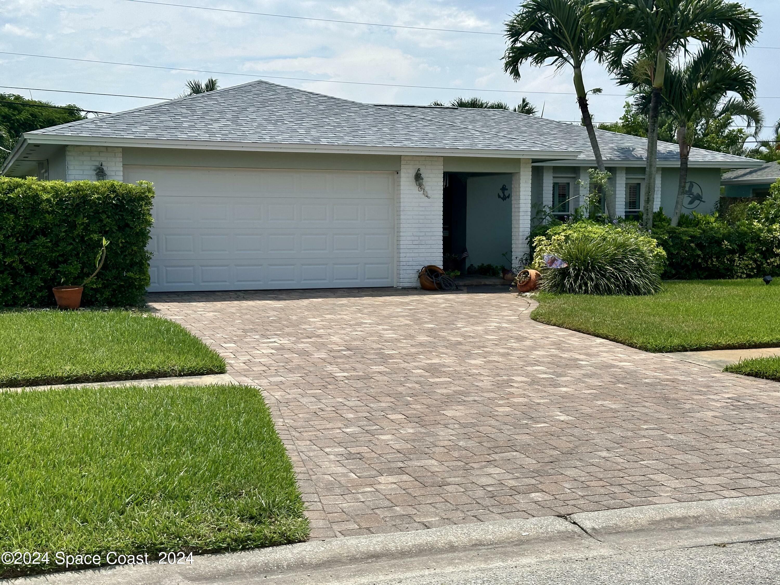 Property Photo:  425 Grant Avenue  FL 32937 