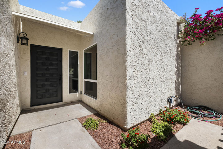 Property Photo:  2555 N Miller Road  AZ 85257 