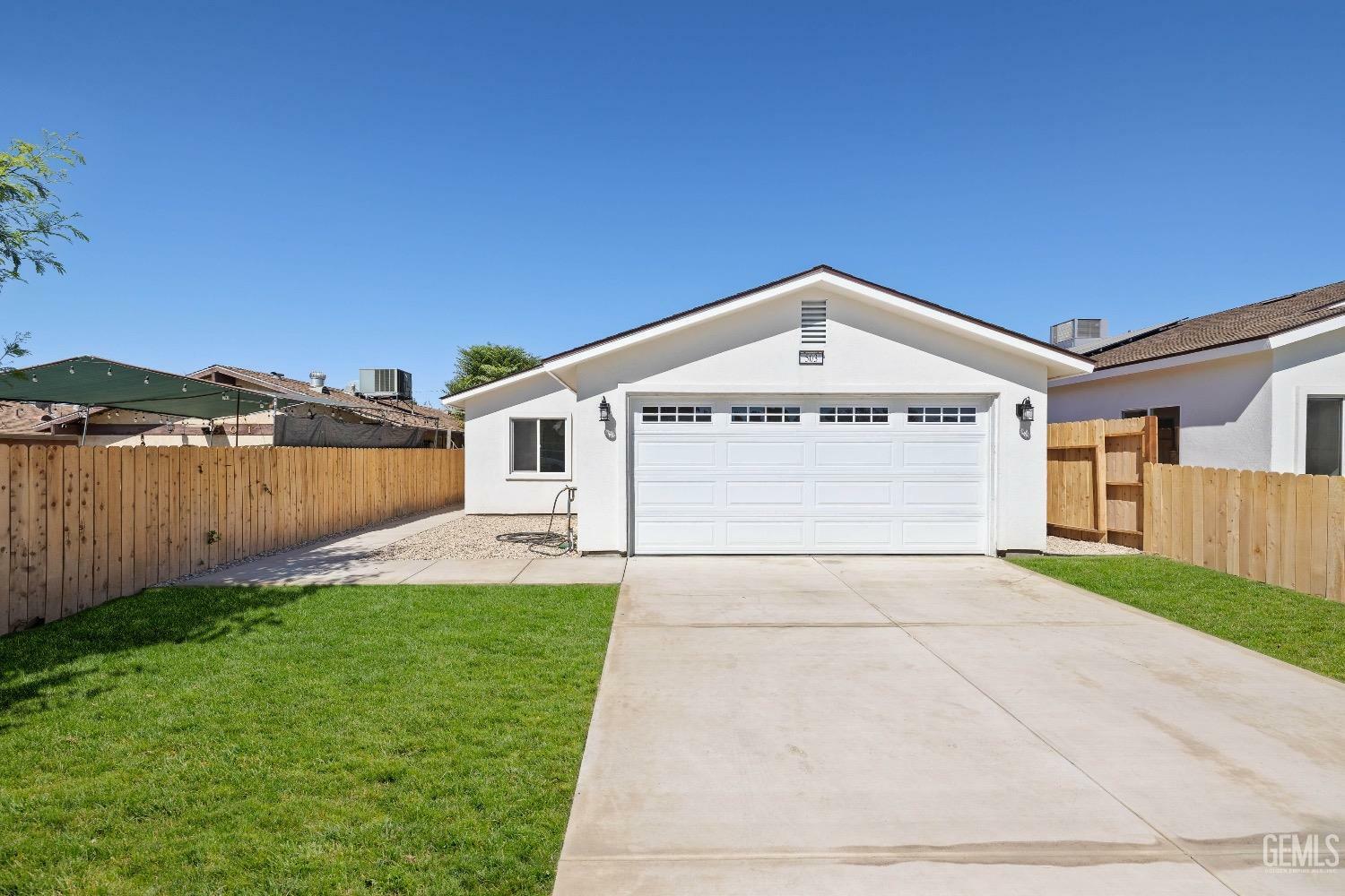 Property Photo:  503 N Street  CA 93304 