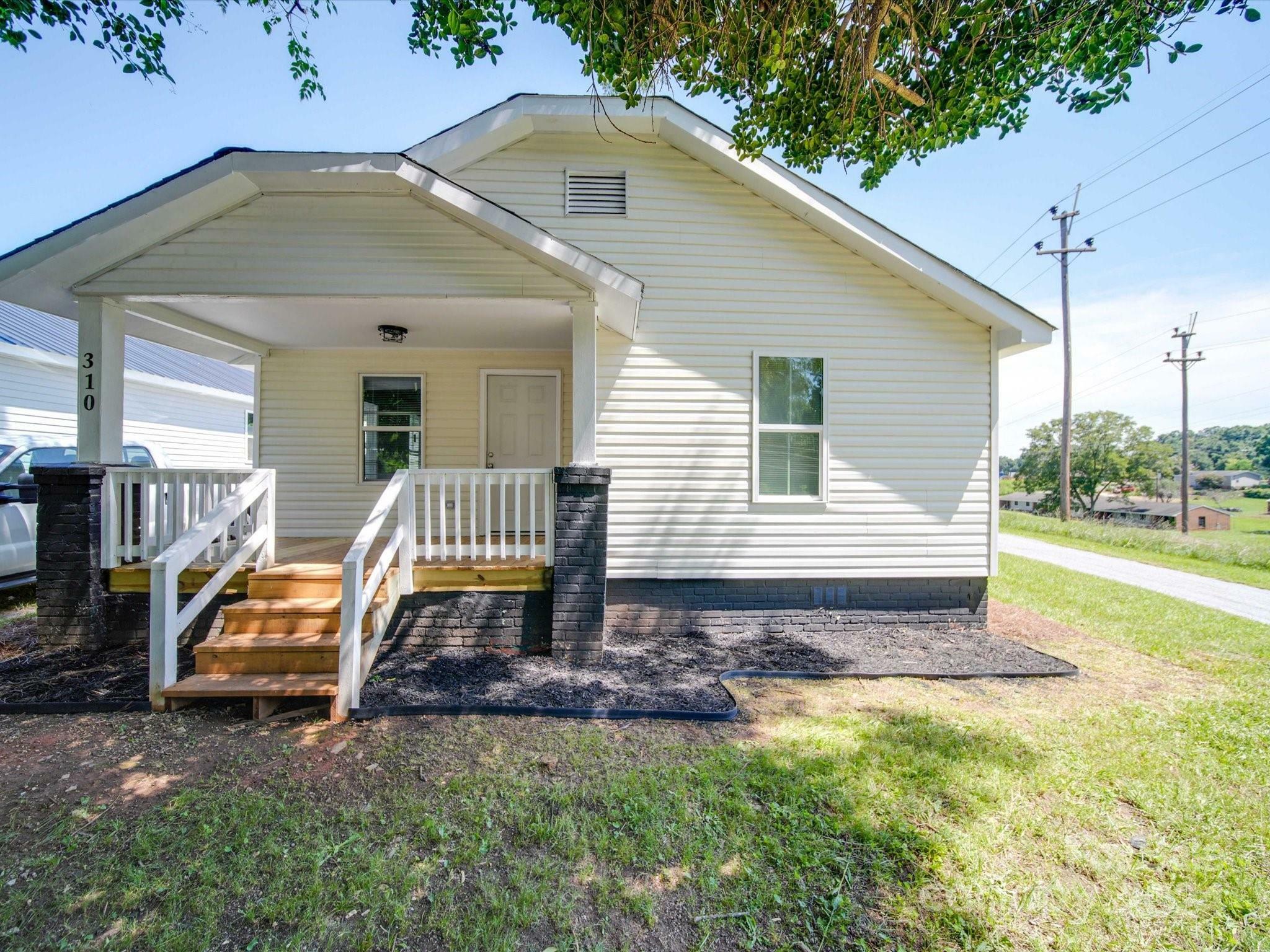 Property Photo:  310 N Dilling Street  NC 28086 