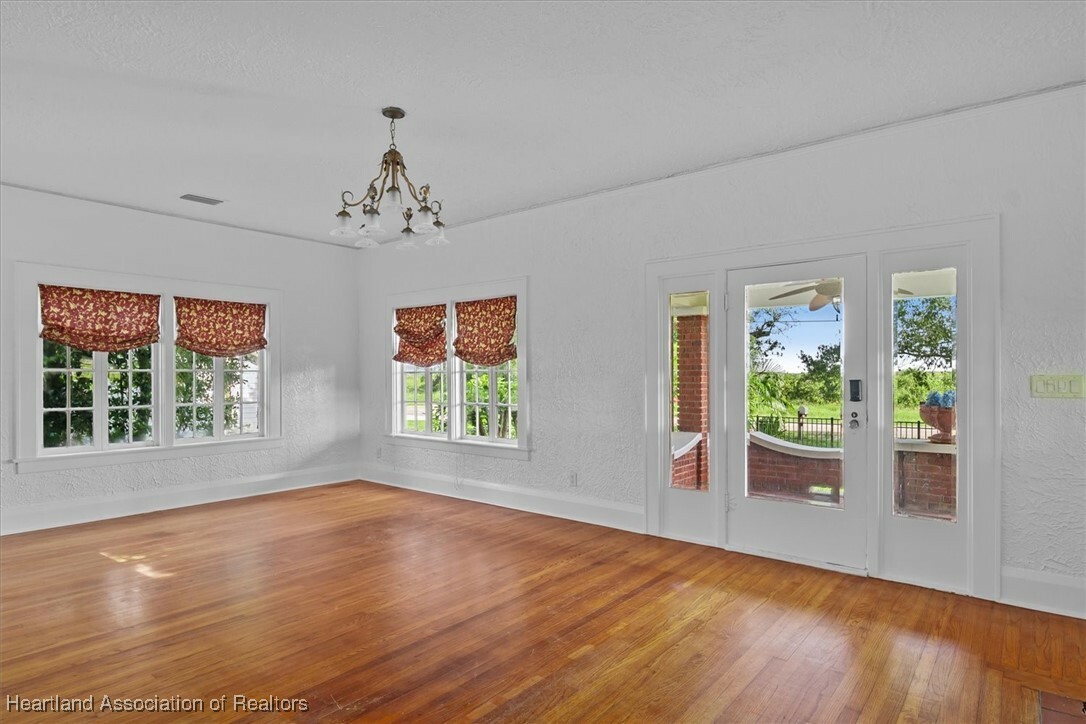 Property Photo:  618 W Interlake Boulevard W  FL 33852 