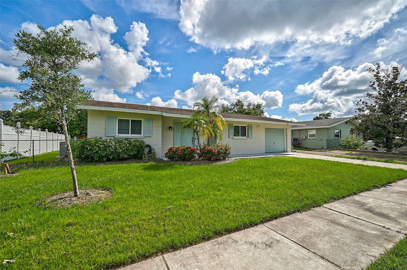 Property Photo:  5412 Skyline Place  FL 34232 