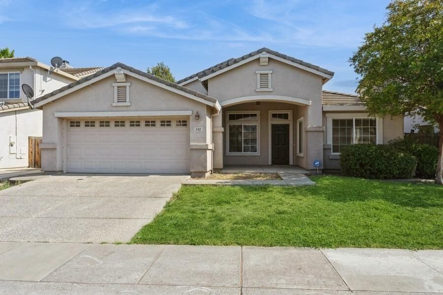Property Photo: 340 Bombay Circle CA 95835