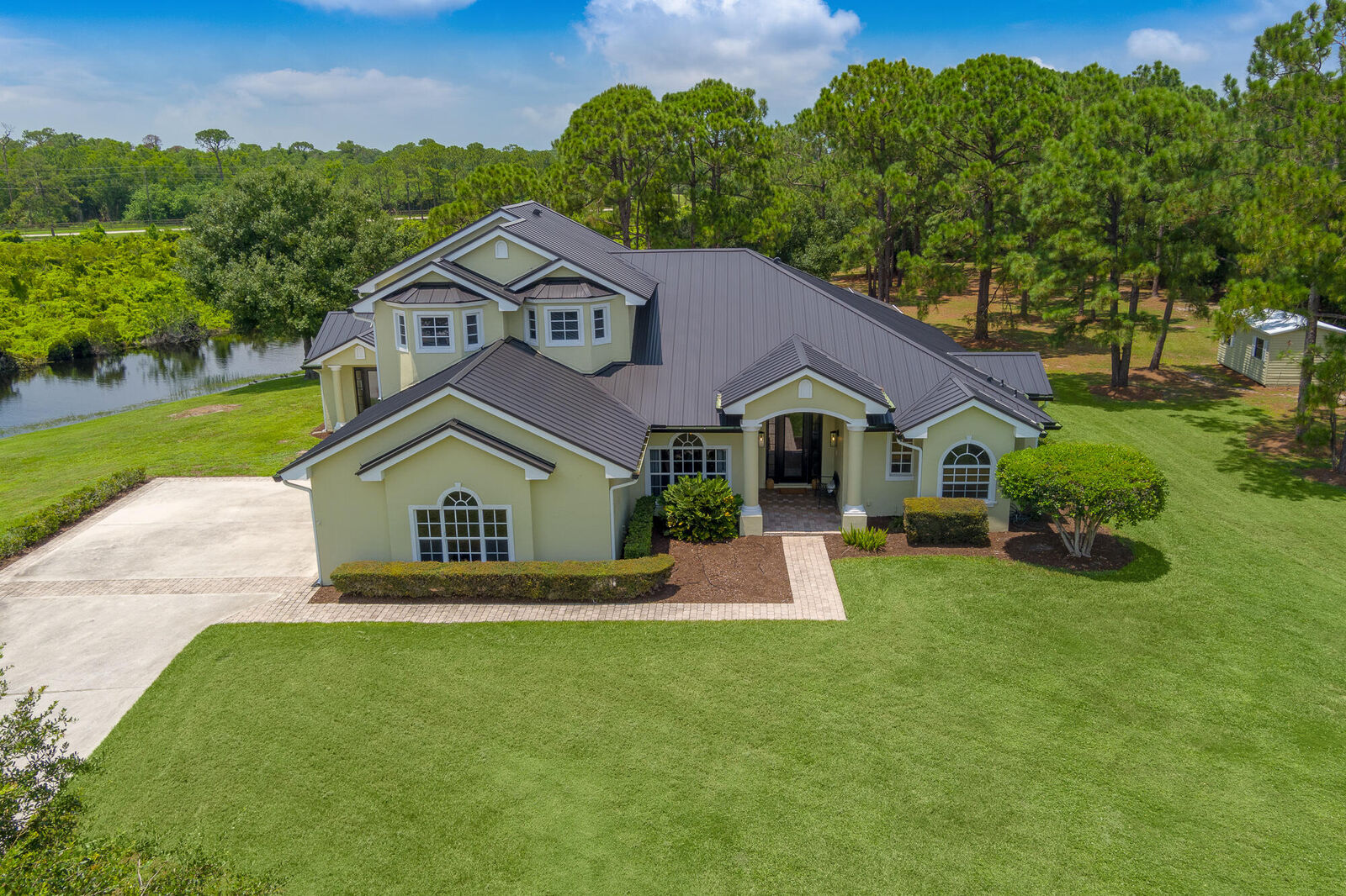 Property Photo: 2501 SW Buena Vista Drive FL 34990