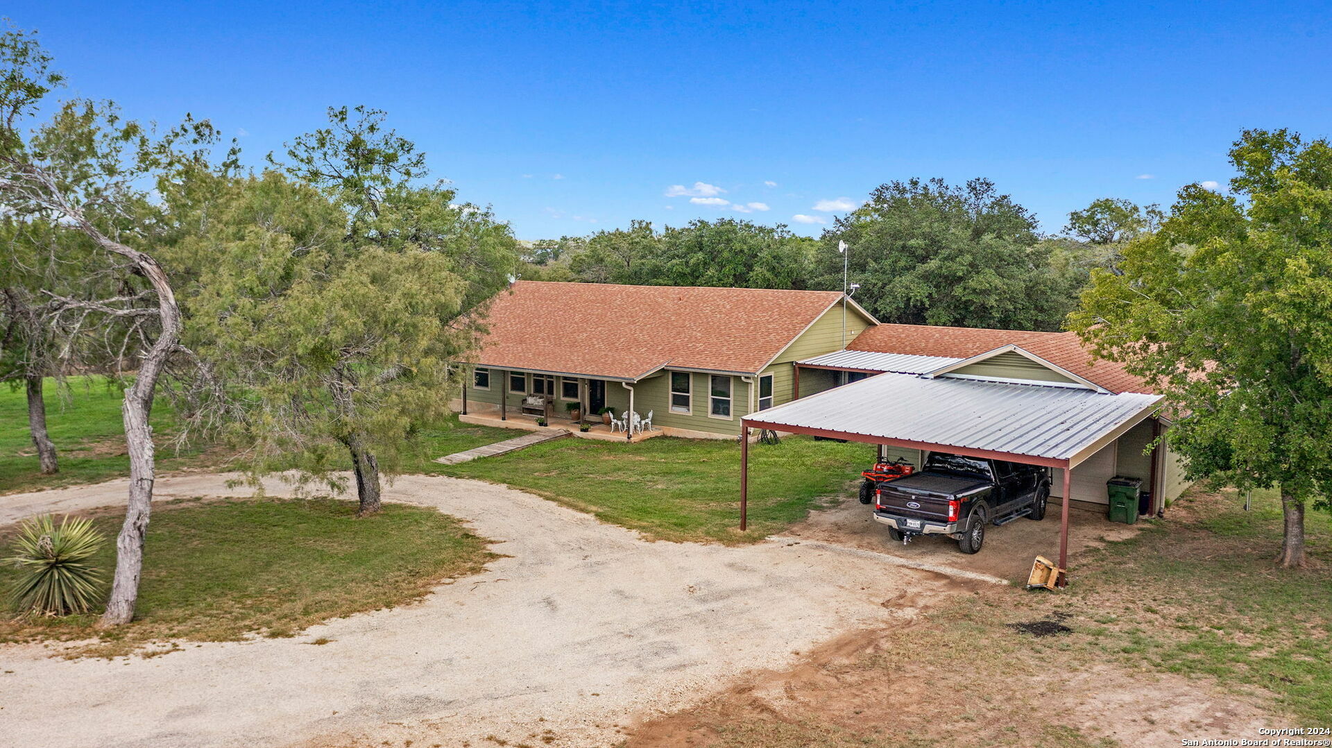 690 N Lupon Rd  St Hedwig TX 78152 photo