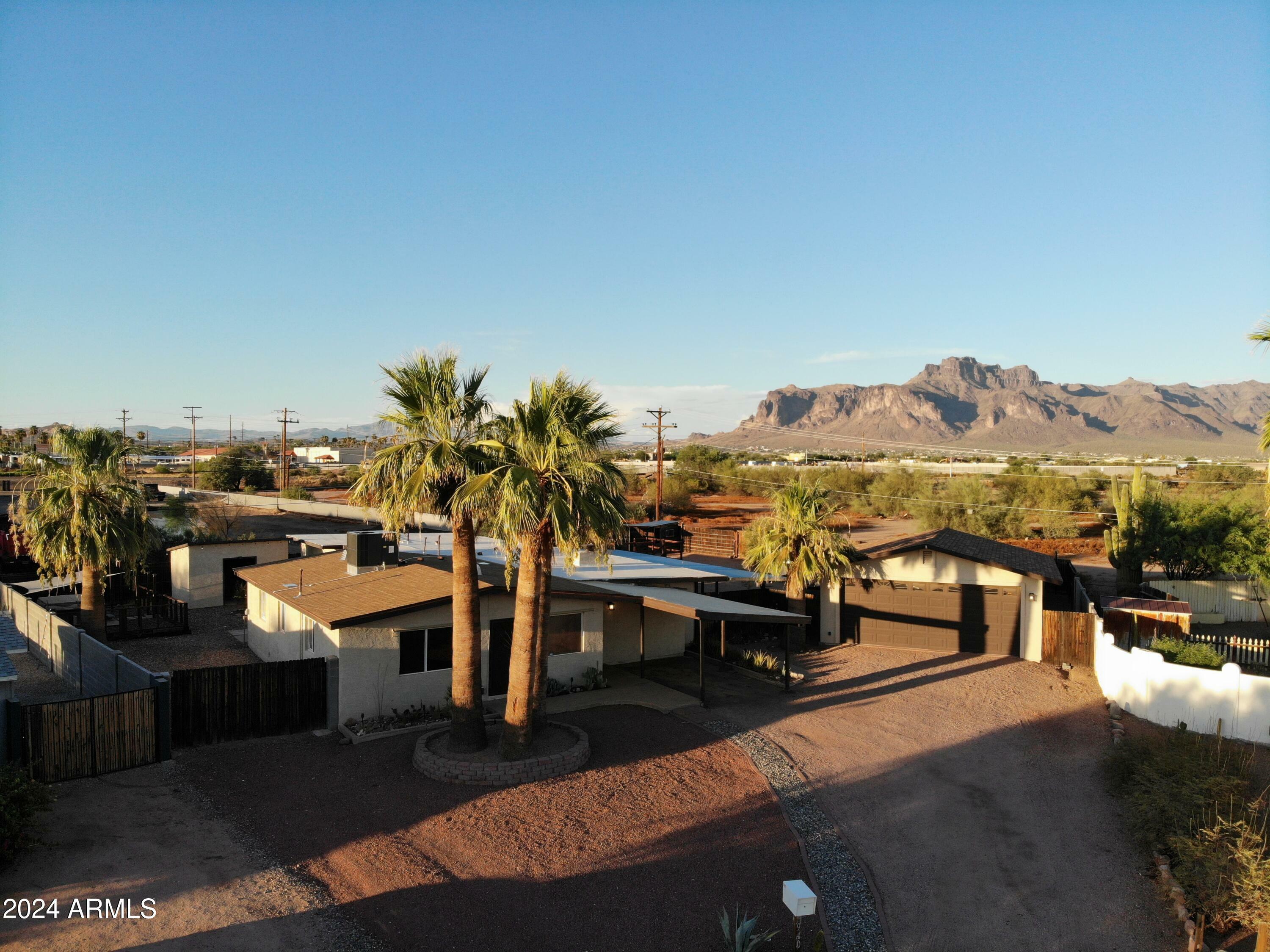 Property Photo:  940 E Desert Avenue  AZ 85119 