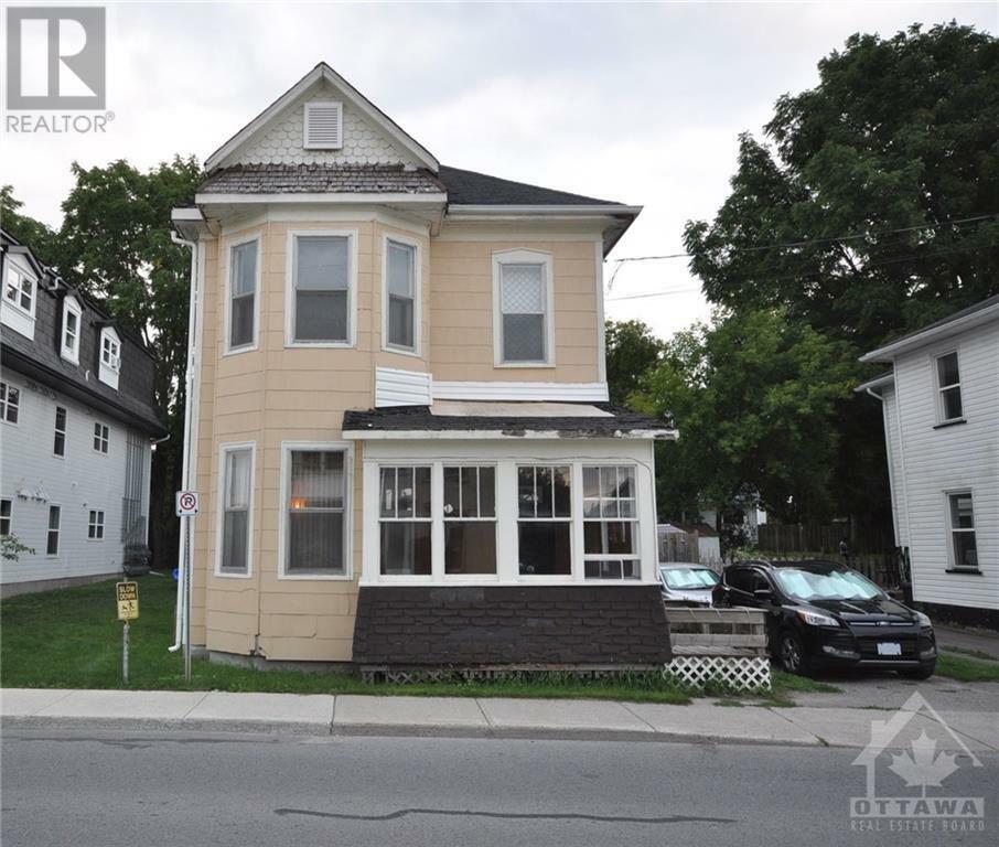 Property Photo:  155 Beckwith Street North  ON K7A 2C7 