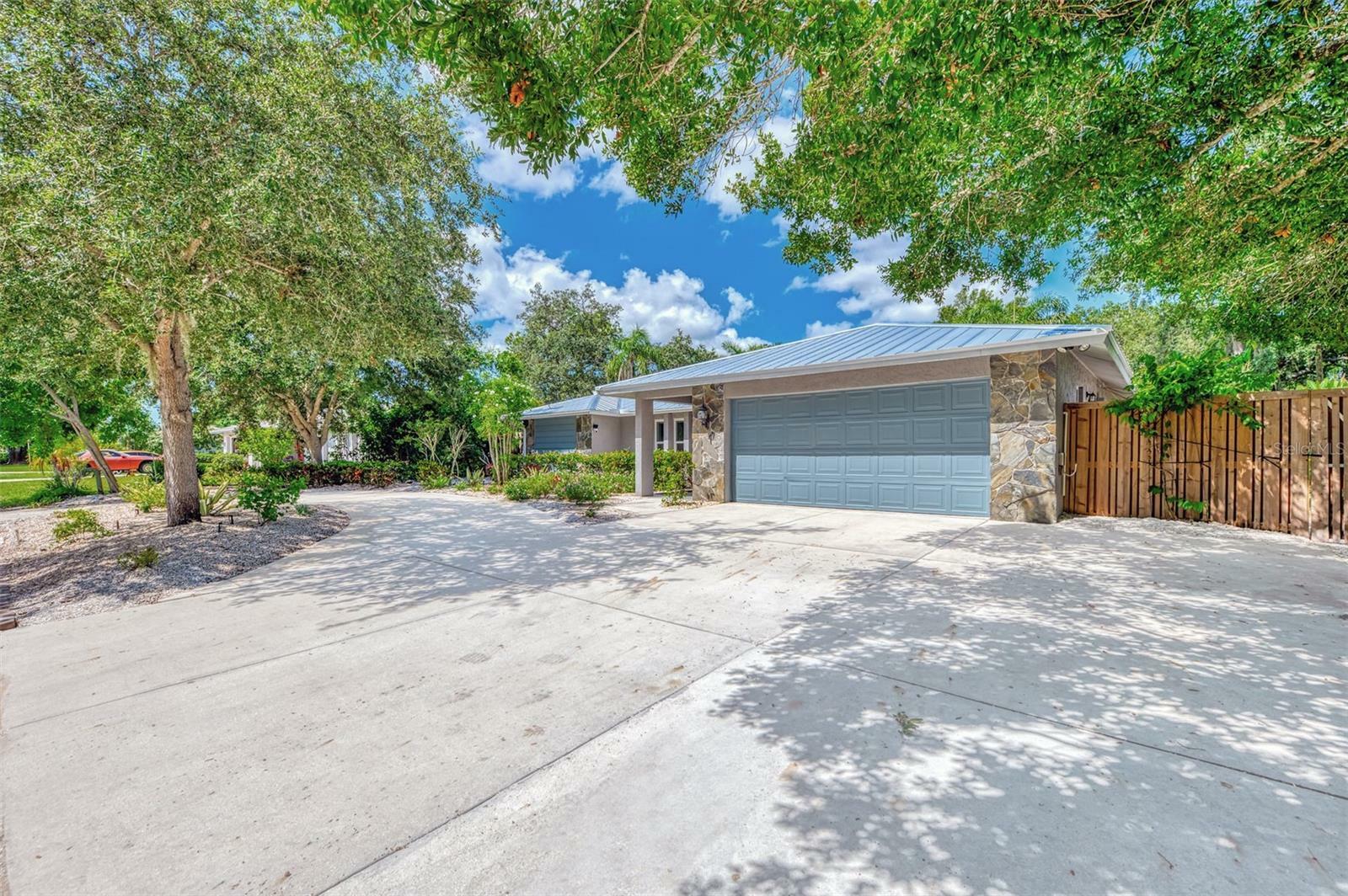 Property Photo:  4342 Riverwood Avenue  FL 34231 