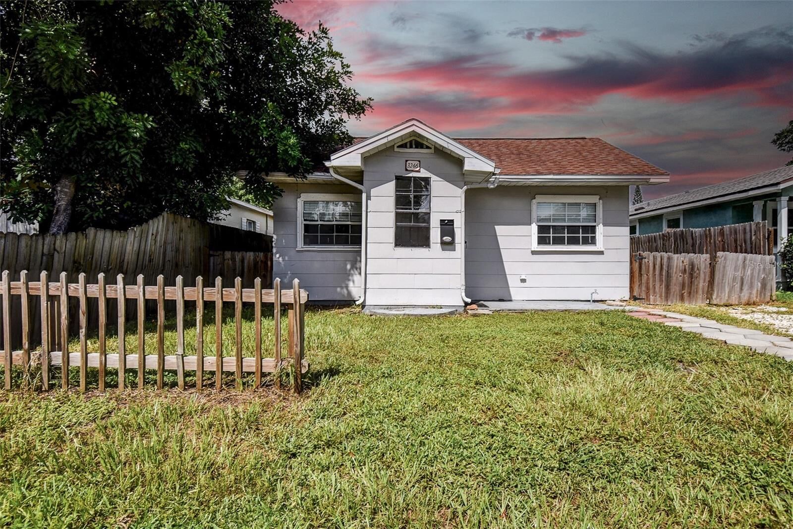 Property Photo:  3246 Queen Street N  FL 33713 