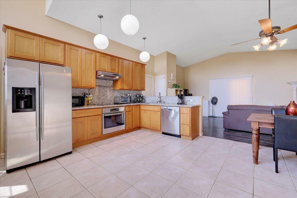 Property Photo:  4879 Lion Gate Way  CA 95823 