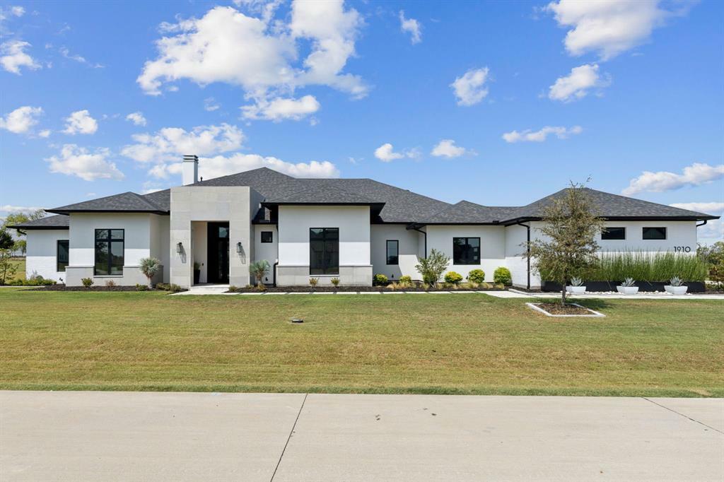 Property Photo:  1910 Bobcat Trail  TX 75009 