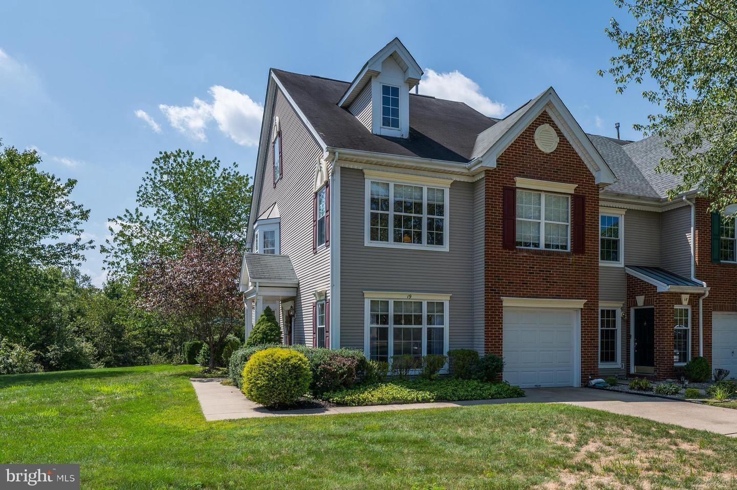 Property Photo:  19 William Penn Circle  NJ 08055 