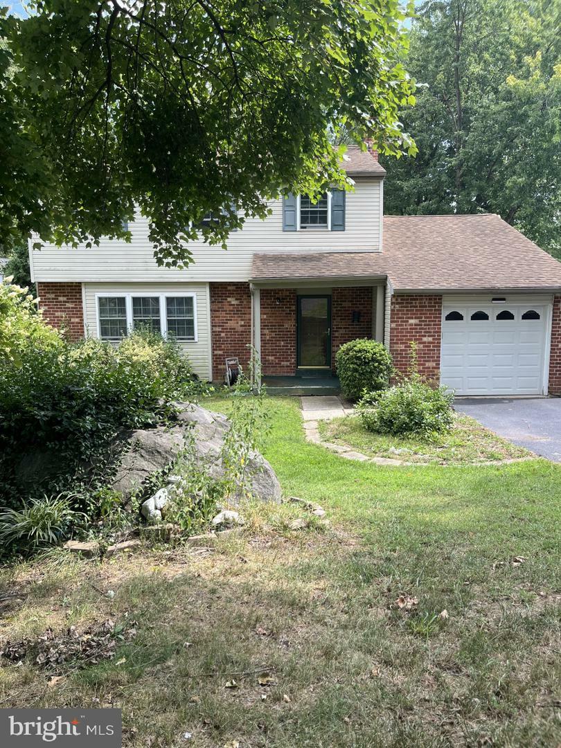 Property Photo:  28 Winding Way  PA 19061 