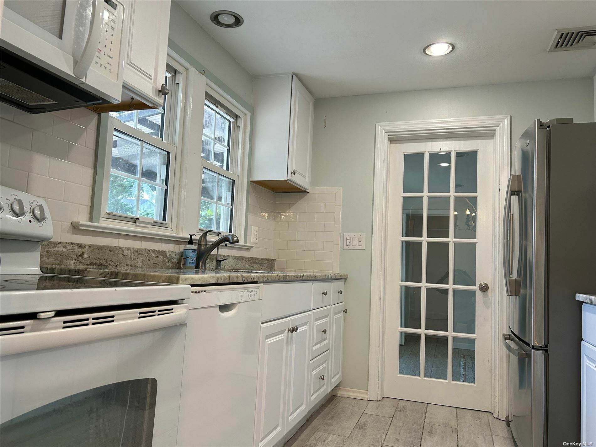 Property Photo:  6 Dewey Street  NY 11782 