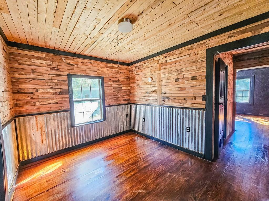 Property Photo:  1026 Berry Road  TX 75904 
