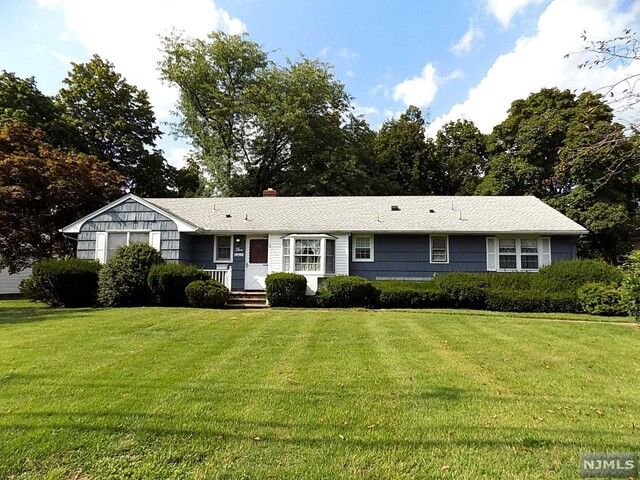 Property Photo: 5 Woodland Place NJ 07444