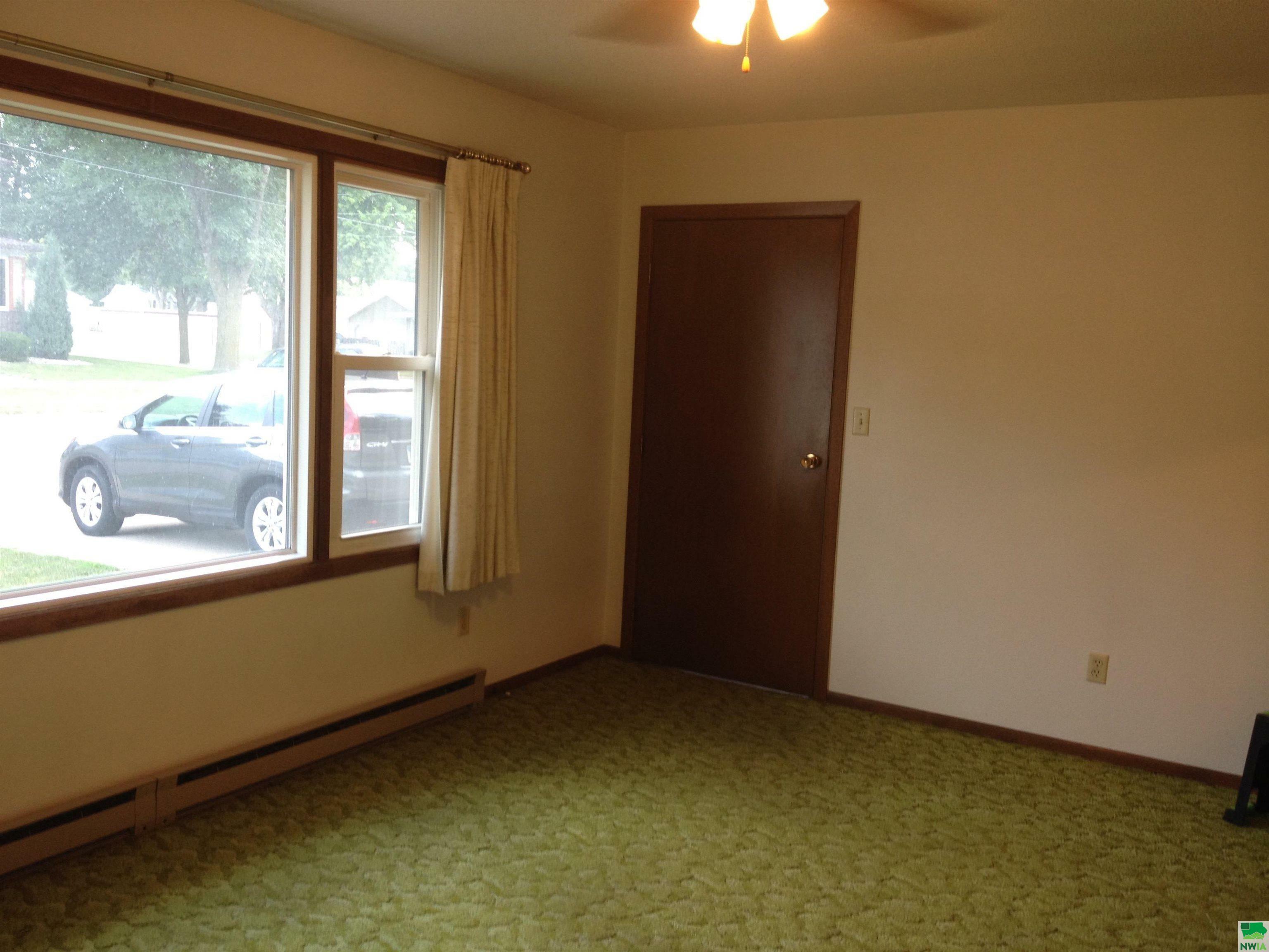 Property Photo:  503 Fir St  IA 51238 