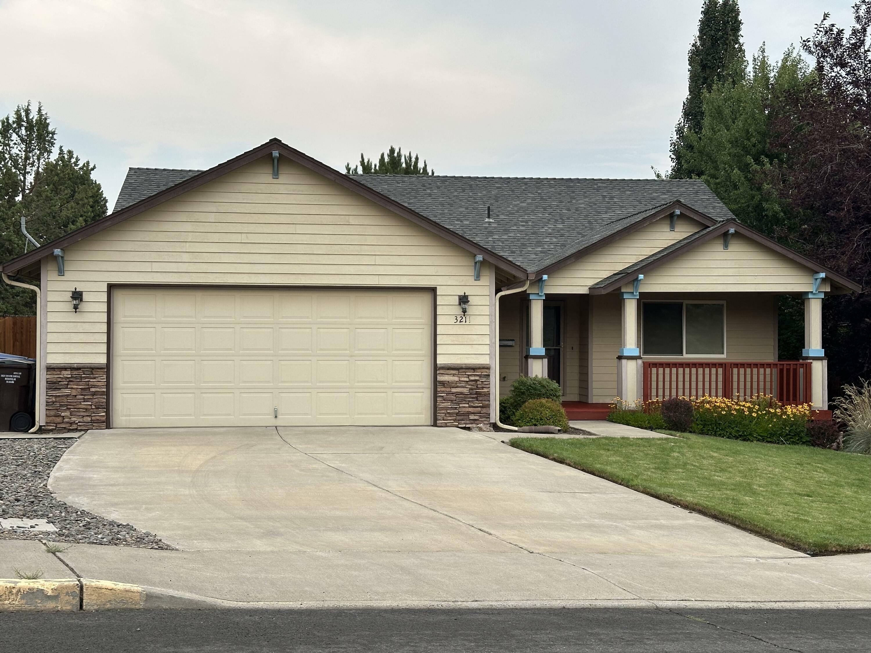 Property Photo:  3211 SW Umatilla Avenue  OR 97756 