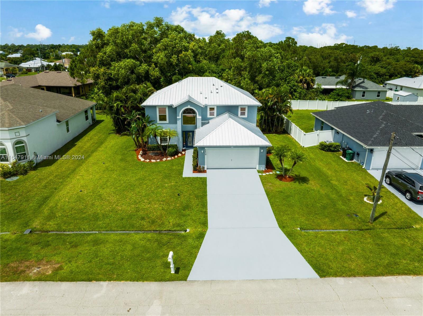 Property Photo:  6450 NW Hacienda Ln  FL 34986 