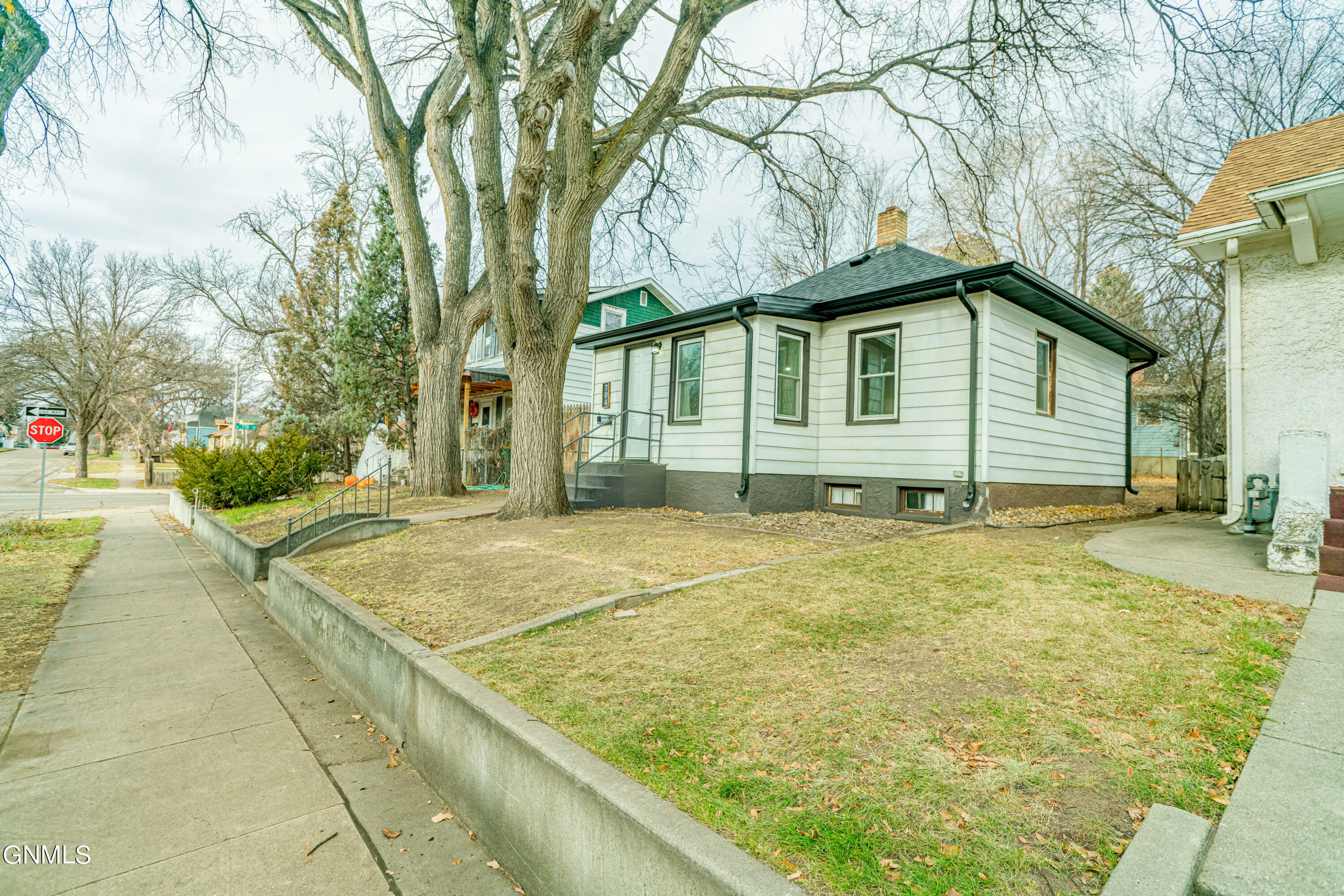 Property Photo:  704 F Avenue E  ND 58503 