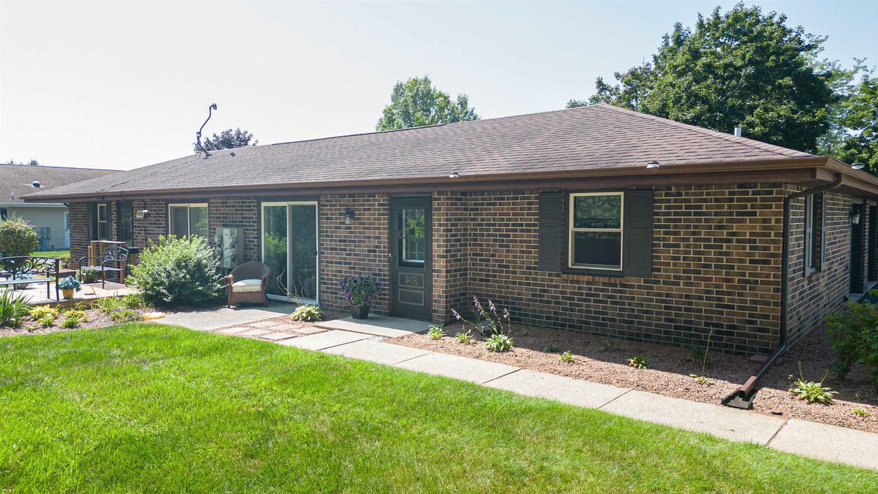 Property Photo:  1418 Holly Drive  WI 53546 