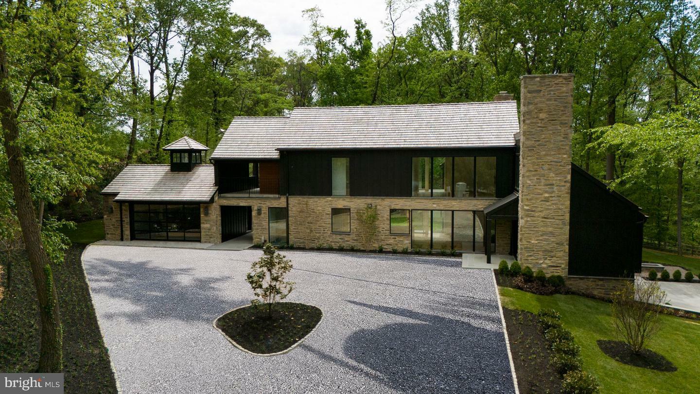 Property Photo: 607 W Gravers Lane PA 19118