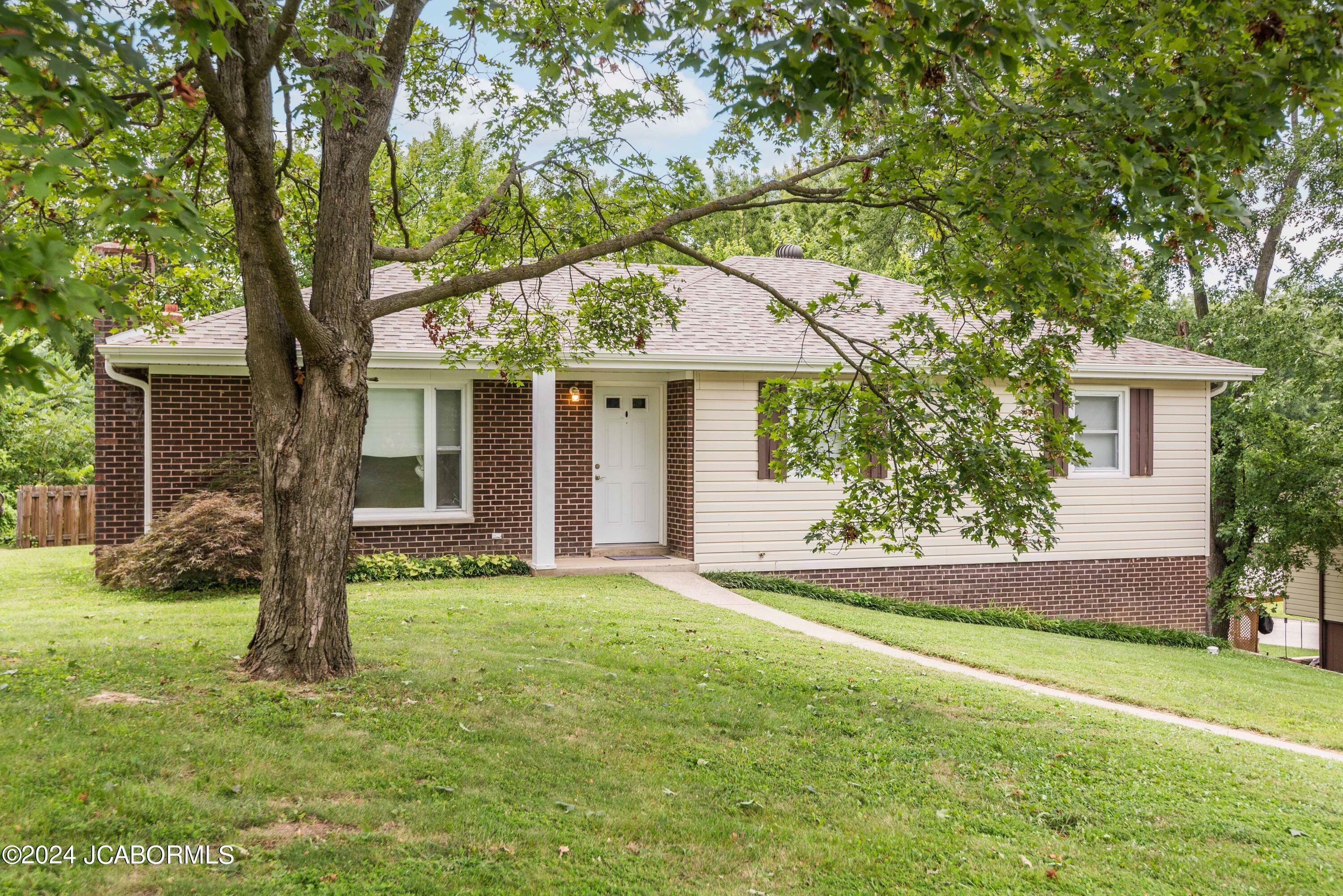 Property Photo:  211 Valley View Drive  MO 65109 