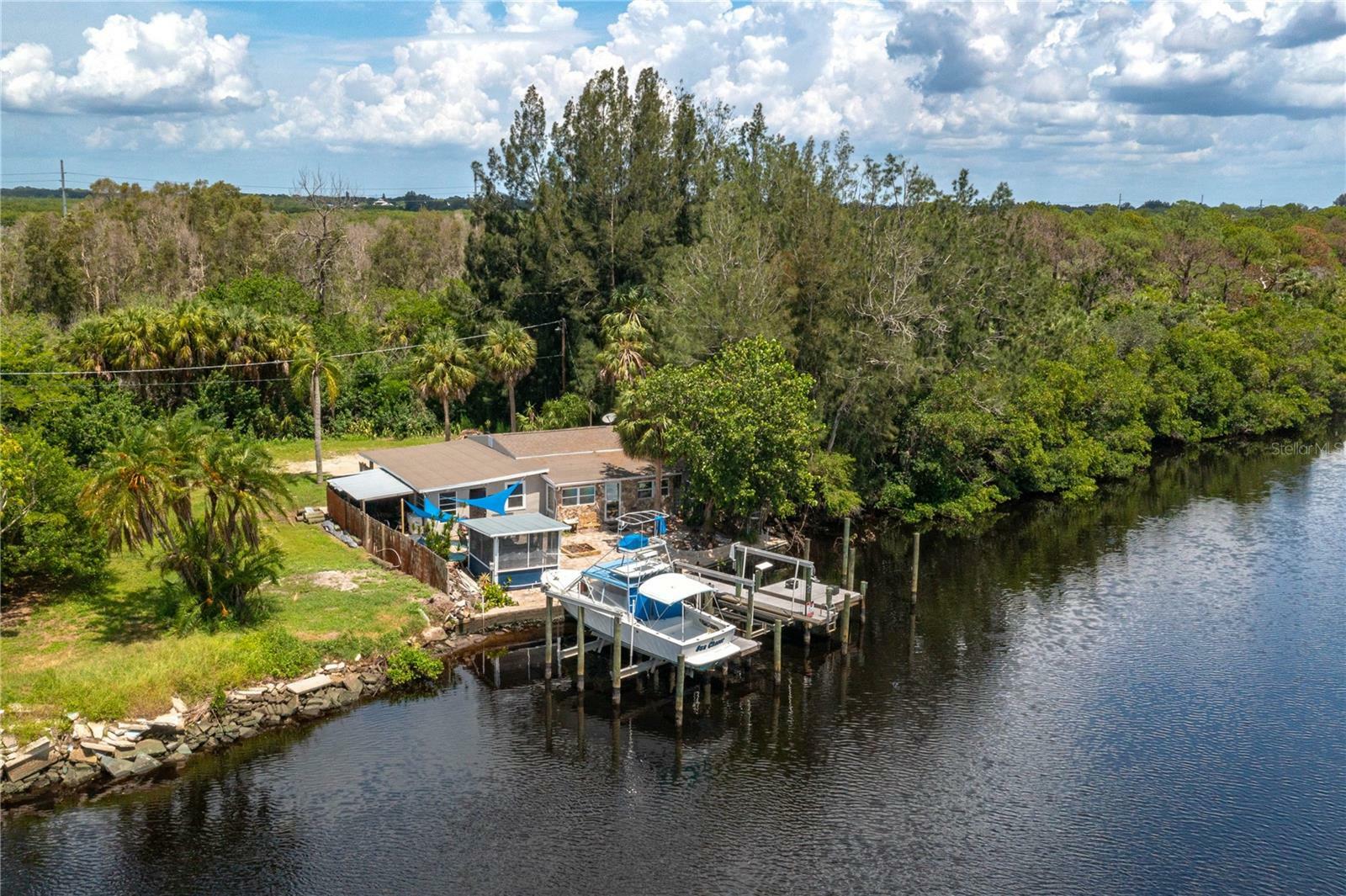 Property Photo:  1422 Bayshore Road  FL 33570 