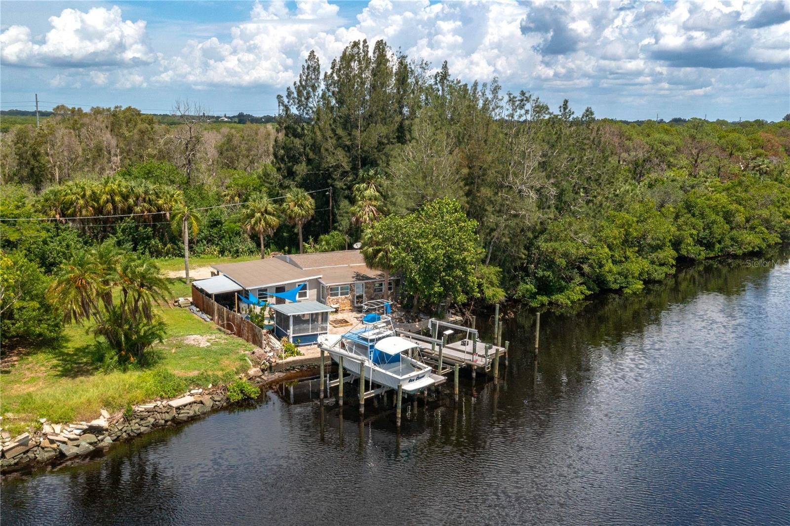 Property Photo: 1422 Bayshore Road FL 33570