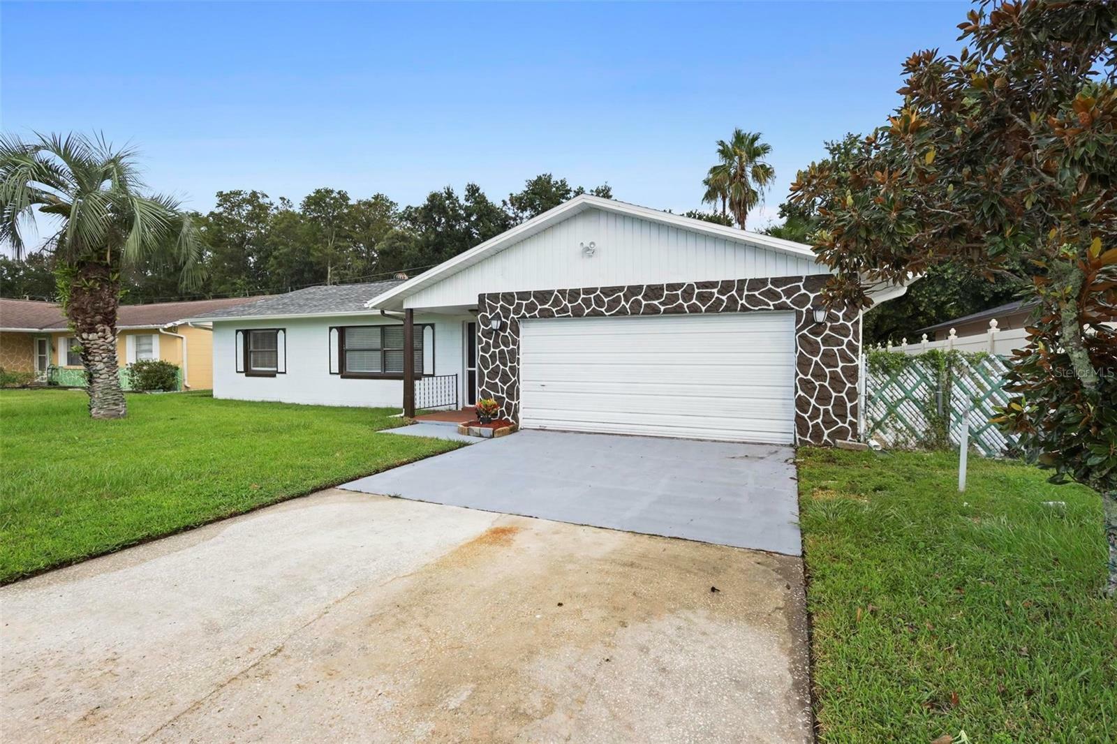 Property Photo:  10140 Bridlewood Avenue  FL 32825 