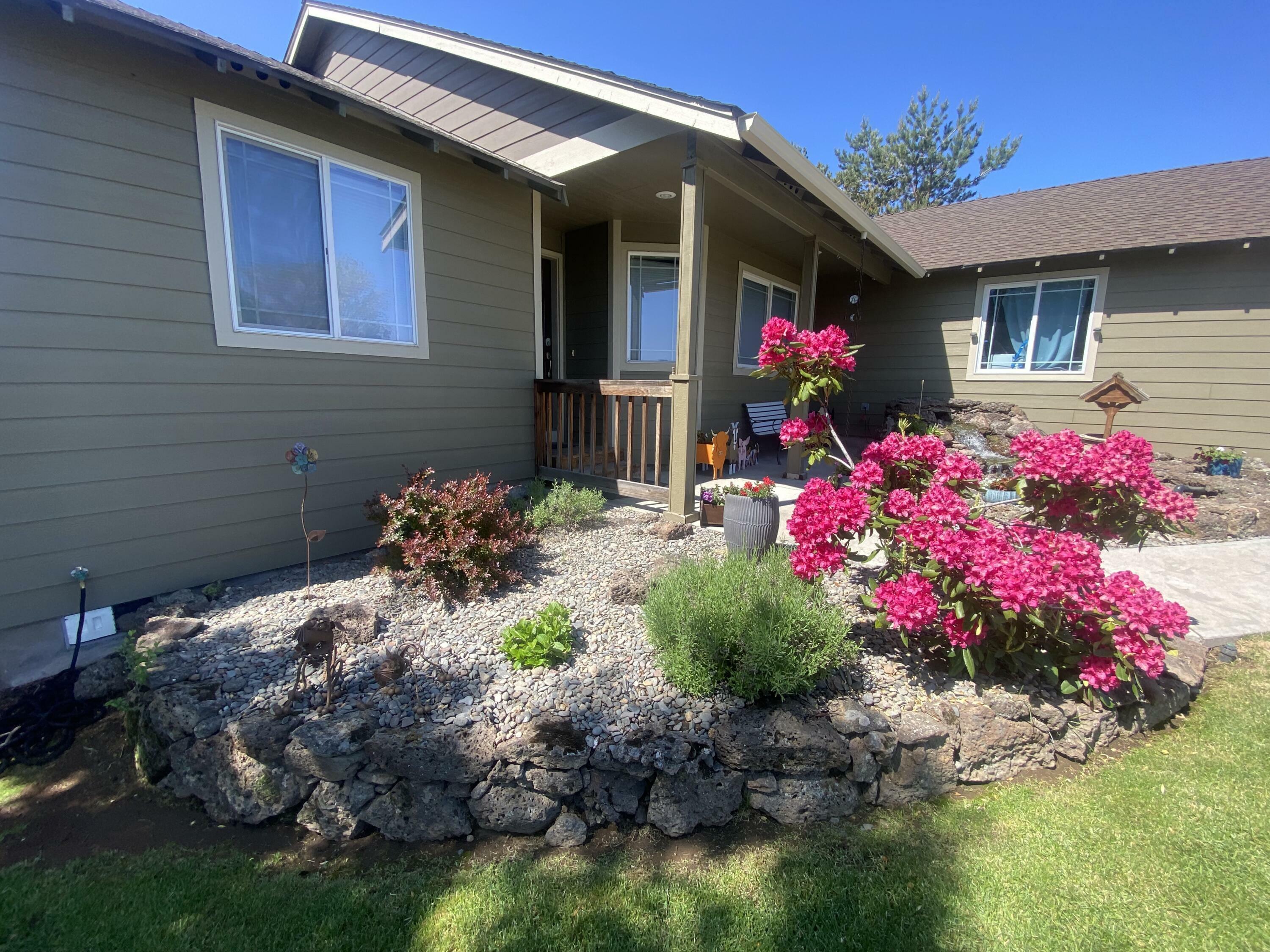 Property Photo:  2214 SW Lava Court  OR 97756 