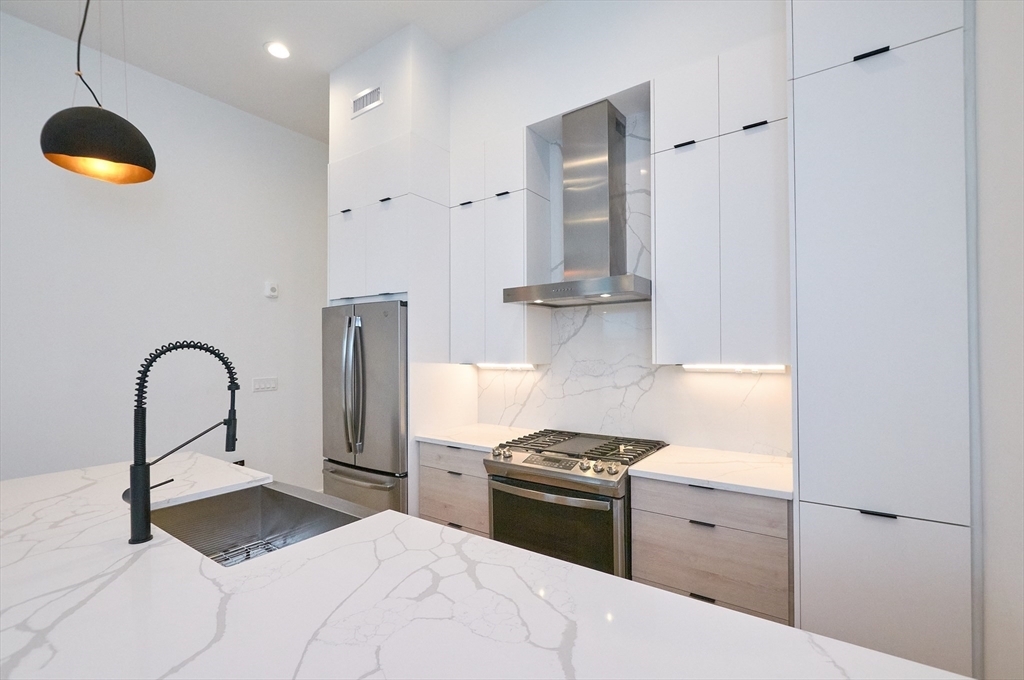 Property Photo:  360 Meridian St 5  MA 02128 