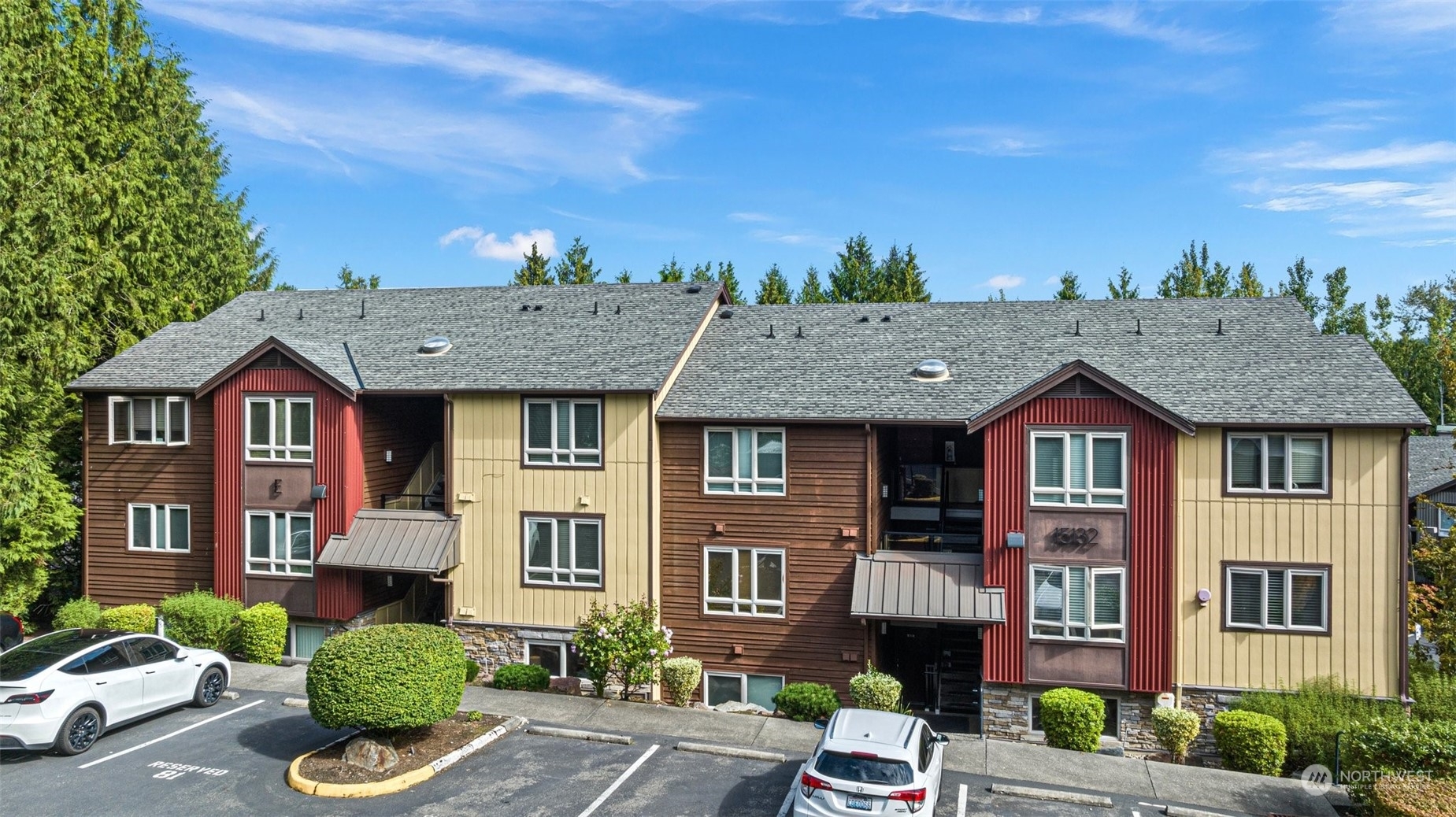 Property Photo:  15132 NE 82nd Street 202  WA 98052 