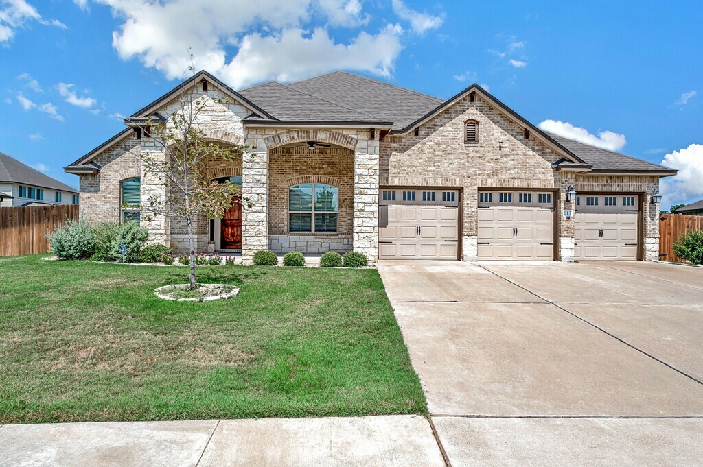 Property Photo:  613 Salisbury Drive  TX 76712 