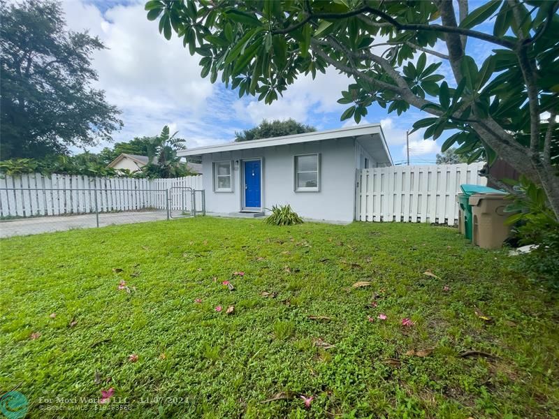 Property Photo:  4239 SW 61st Ave  FL 33314 