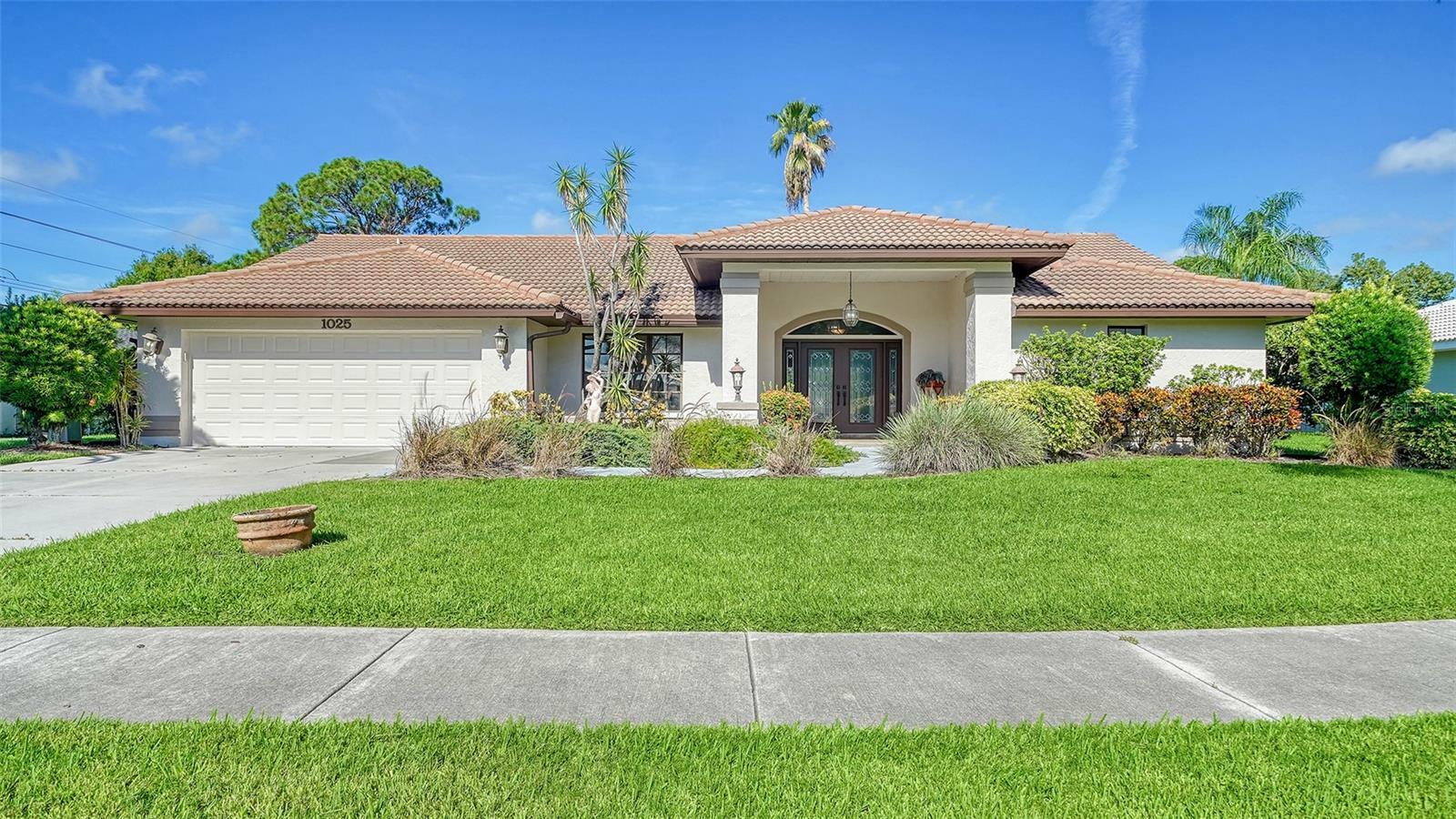 Property Photo:  1025 Sorrento Woods Boulevard  FL 34275 